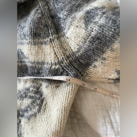 Aritzia TNA white and grey sea to sky WOOL Zip up sweater size Medium NWOT - Picture 5 of 7
